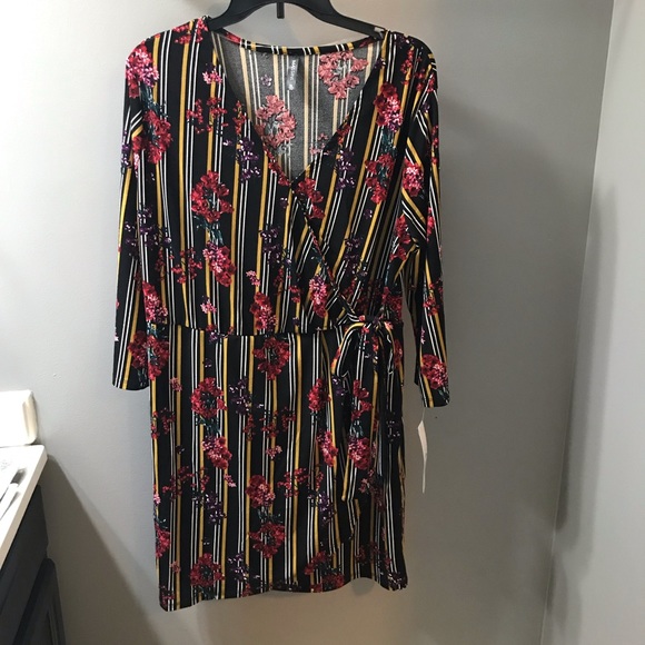 Massini Dresses & Skirts - NWT Black + stripes + floral dress! XL 🤗